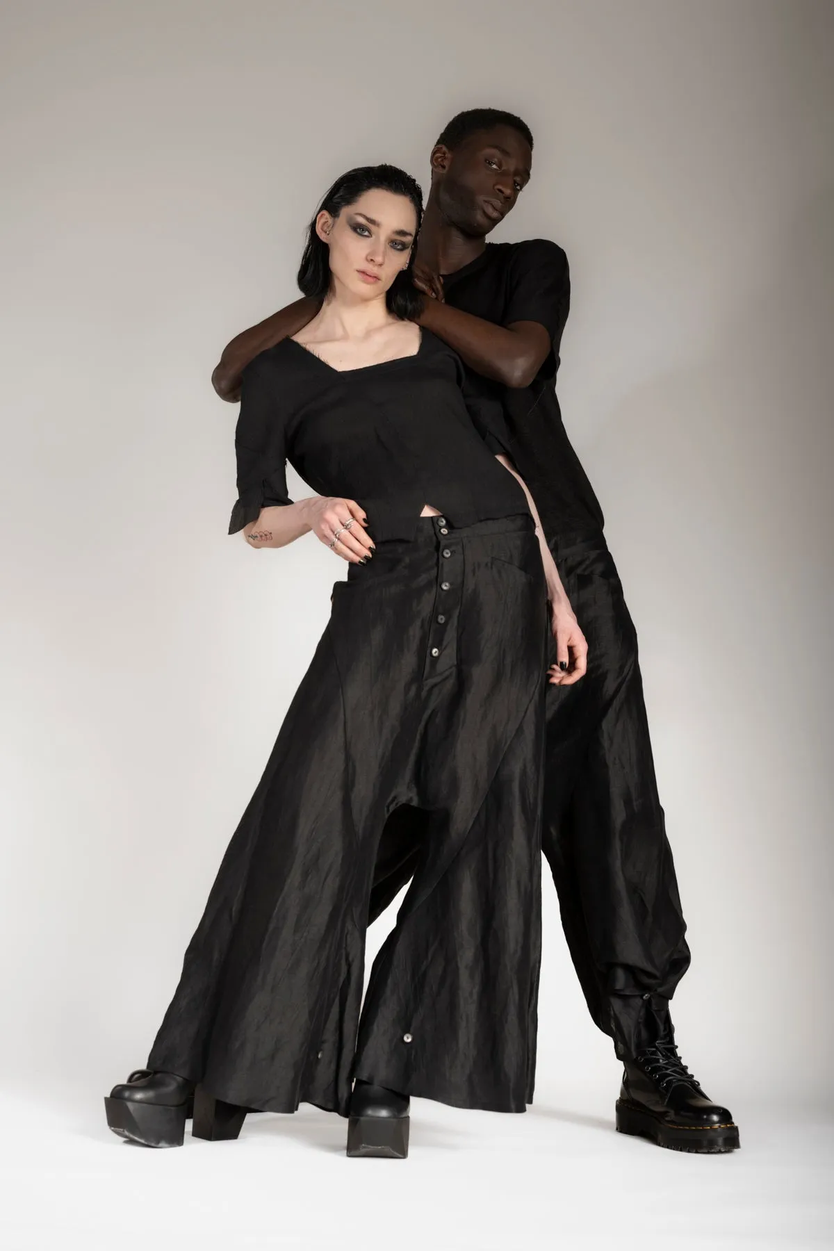 eigensinnig wien | Coltrane | Extravagante Designer Leinen Culotte in Schwarz